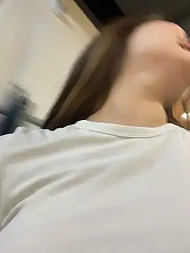 צ'אט XXX בשידור חי של EvelynFly
