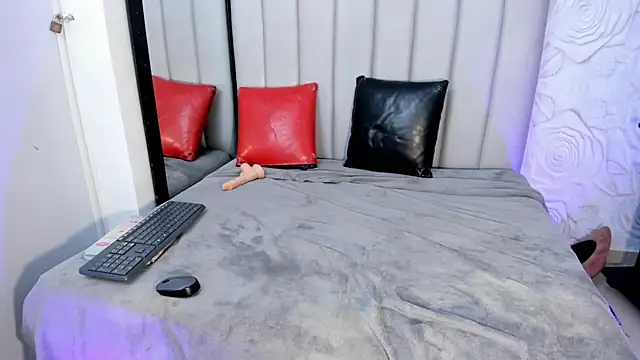 sky_velvet webcam show