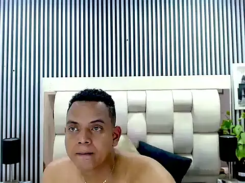 Papi_95 Live XXX-Chat