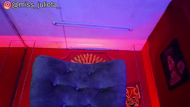 Chat +18 de Julieta_Russell ao vivo