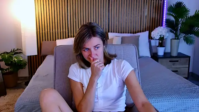 EmeraldGlow live XXX chat