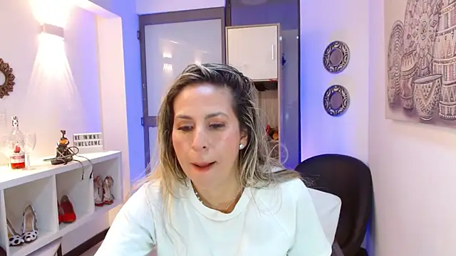 DianaPearls live XXX chat