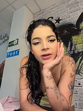 ArieliciousXXX live XXX chat
