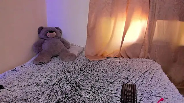 Nadia-Monroe live XXX chat