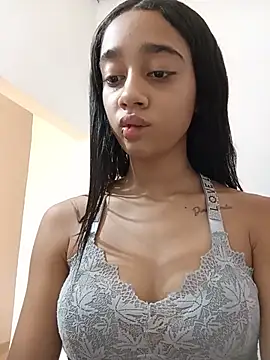 Zoe_Sweett18: онлайн-секс-чат
