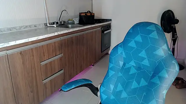 Mac_kenziie live XXX chat
