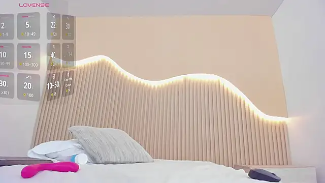 LUCI_COLINS live XXX chat