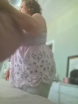 julimonroe XXX чат на живо