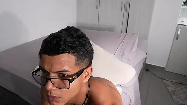 Paradise_boy__ Adlı Modelin Canlı XXX Sohbeti