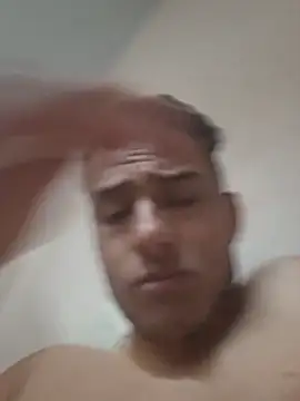 andycalis_97 Show in webcam