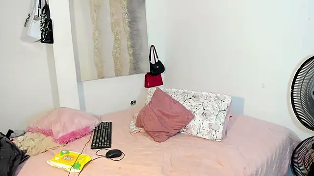 Chatroom XXX en direct de HUGE_BLACKCOCK