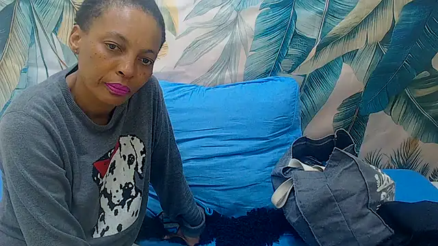 DominiqueLuxe44 Chat XXX live