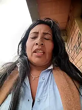 Chat XXX en directo de shailademons-