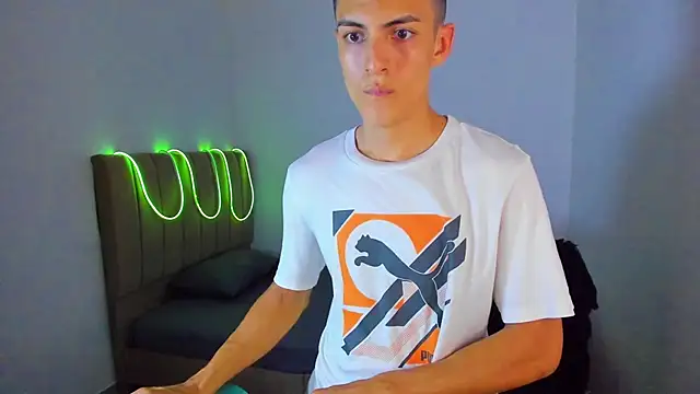Matiius18n Live XXX chat