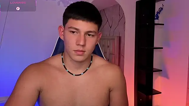 XXX chat uživo modela JamesCr_