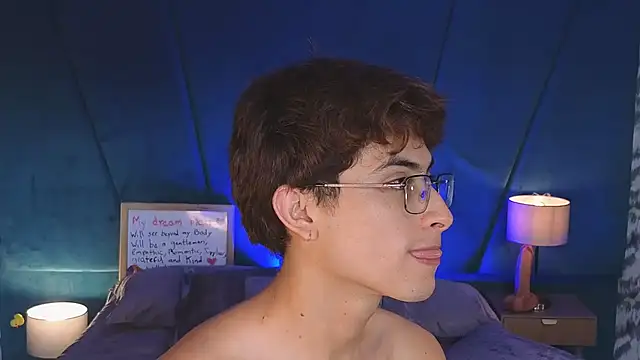 Chat +18 de Aaron_Eze ao vivo