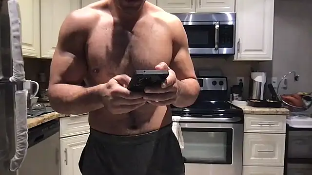BigGuyMuscle: διαδικτυακό σόου στην κάμερα