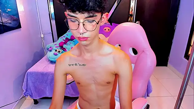 LiamHeatx's Live XXX Chat