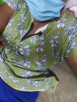 Tamilselviroja- live XXX chat