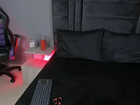 MiiaLimour's Live XXX Chat