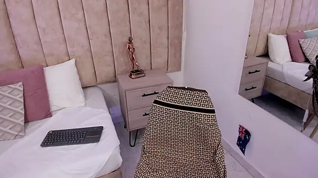 DinahCarter's Live XXX Chat