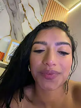 AlinaArgii Adlı Modelin Canlı XXX Sohbeti