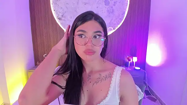RoseCassie live XXX chat