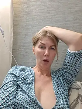 stellahere8 XXX чат на живо