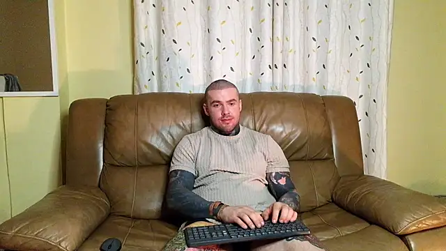 nathaniel_13 élő XXX-chatje