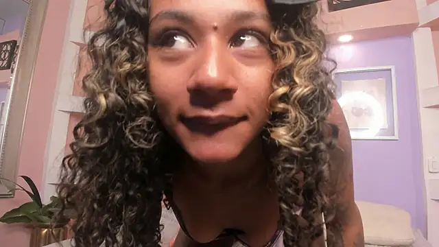 MoniSaenz live XXX chat