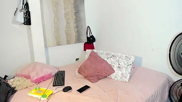 HUGE_BLACKCOCK Live XXX-chat