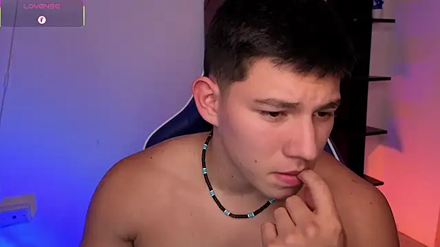 JamesCr_ live XXX chat