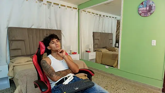 Ruslan_marcel live XXX chat