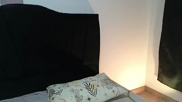 _mia_hot03 live XXX chat