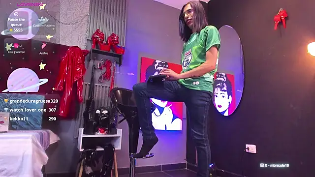 NicoleDiamondss' Webcam Show