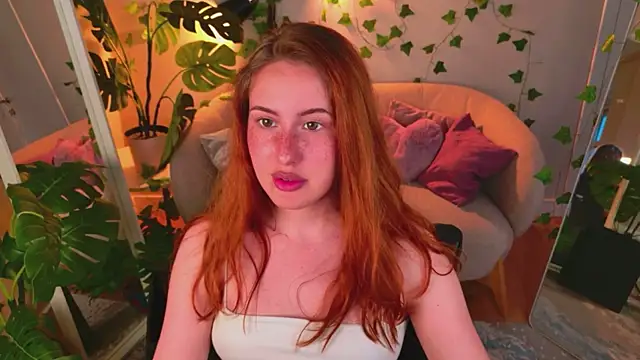 ChloeAster Adlı Modelin Canlı XXX Sohbeti