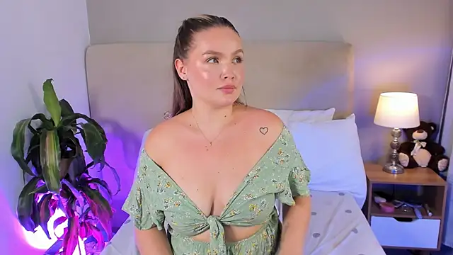 GaiaBaker live XXX chat