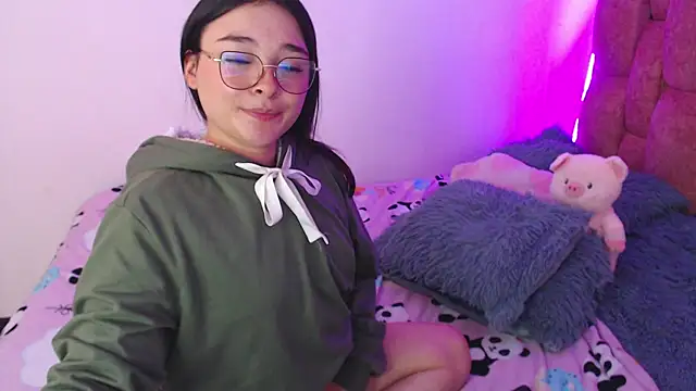 Nahia_Brm live XXX chat