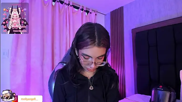 Molly_A live XXX chat