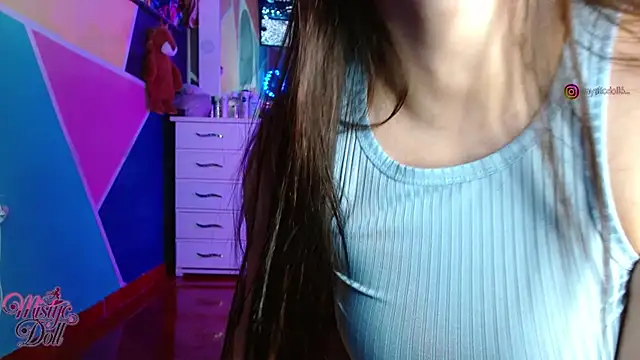Mysticdooll69 élő XXX-chatje