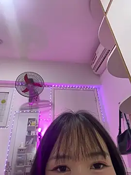 Lov3lily Chat XXX in diretta