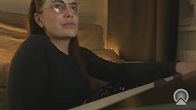 Feloraa Chat XXX live