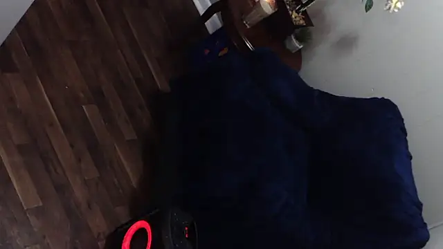 Kcruisemysteryclouds' Live XXX Chat