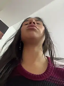 LilyRossi_ Adlı Modelin Canlı XXX Sohbeti