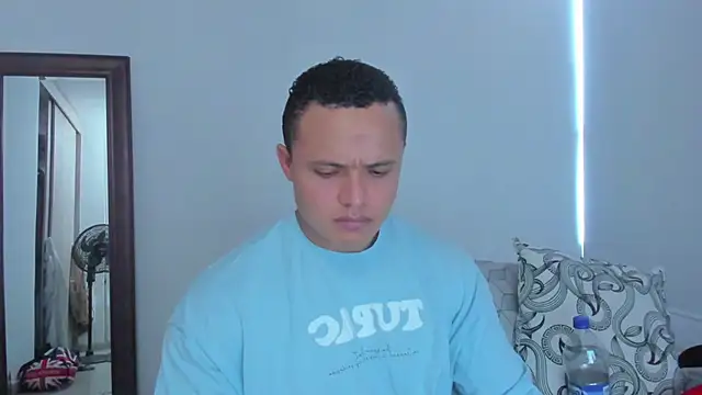 Chat XXX Live KingLevi01