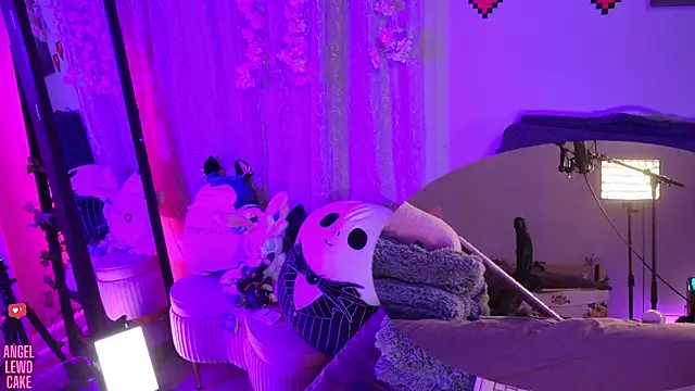 Angel-Lewd-Cake Chat XXX in diretta