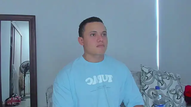 Chat XXX en directo de KingLevi01