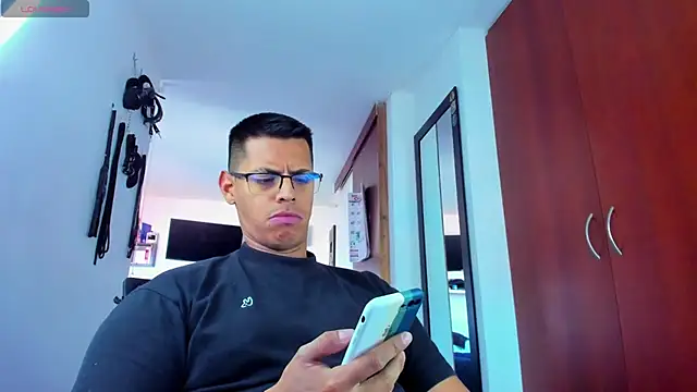 Show modela _John_Boy_ na web-kameri