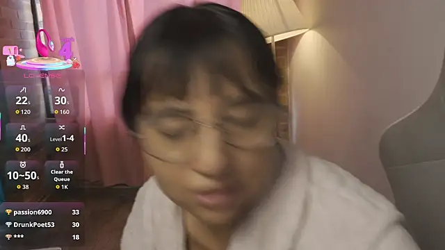 צ'אט XXX בשידור חי של EmmitaGarcia