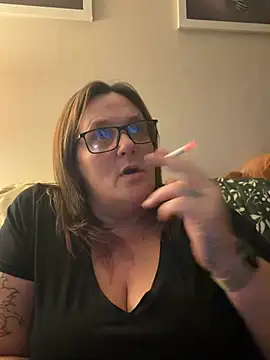 Busty-GilfQuinn live XXX chat
